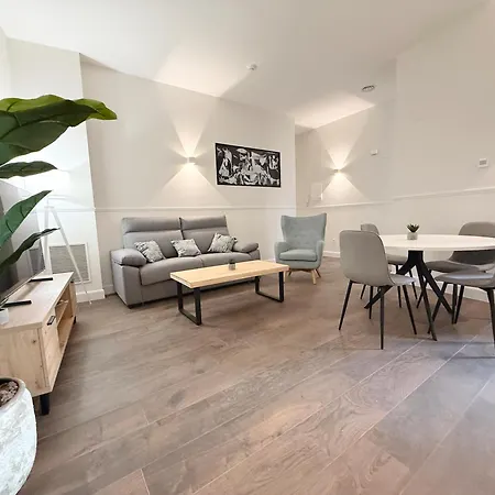 Mk77 Zuloaga アパート レオン